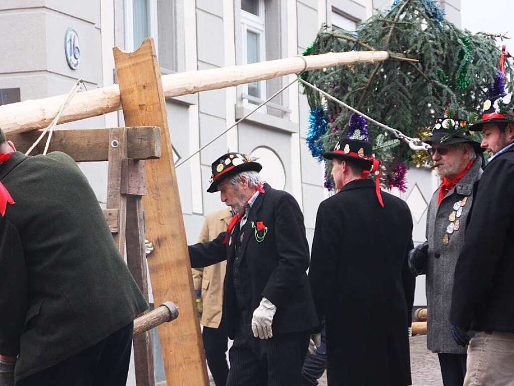 Mit dem Narrenbaumstellen begann in Wehr die heie Phase der Fasnacht.