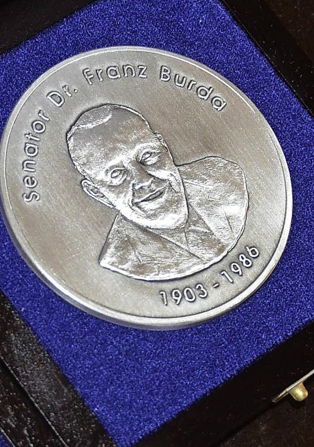Die Medaille zum Senator-Ehrenamtspreis.   | Foto: Seller