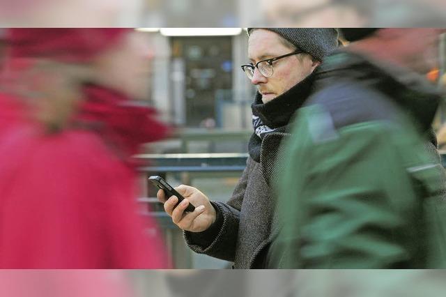 Mit dem Smartphone in der Hand lebt es sich gefhrlich auf der Strae