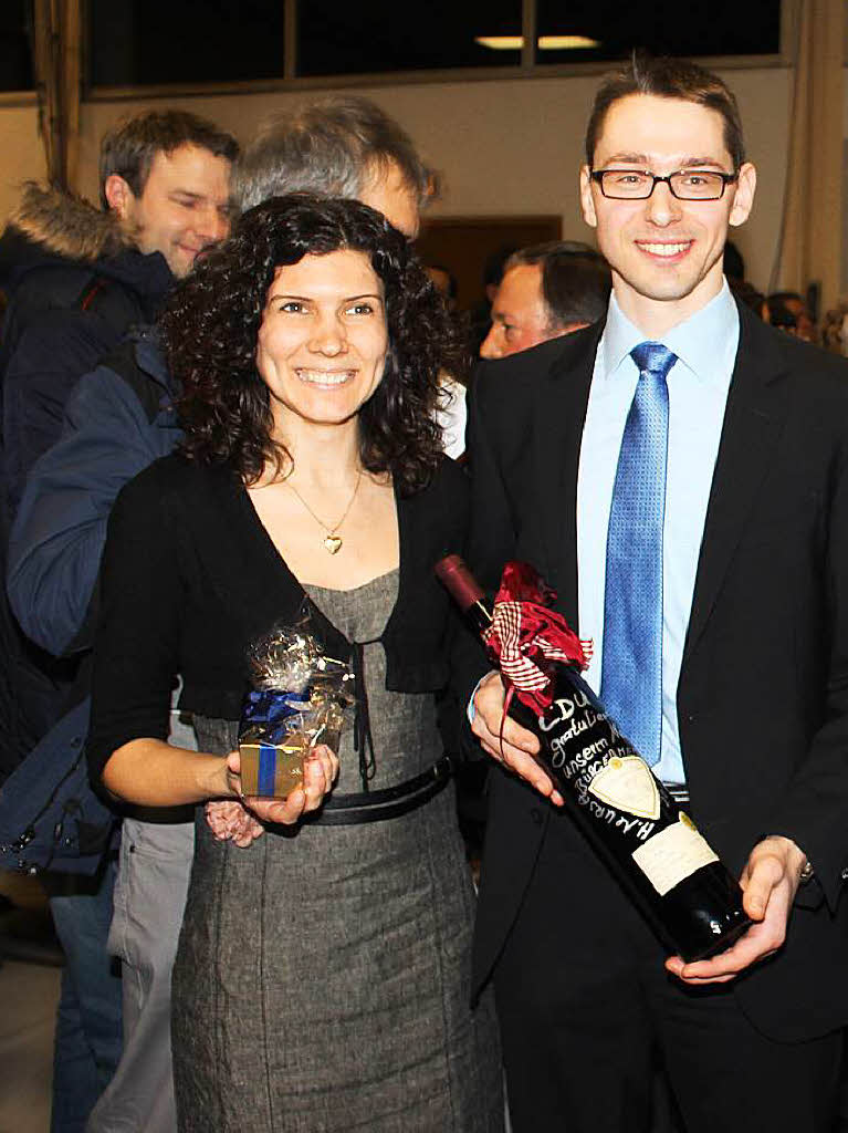 Ehepaar Mursa mit Weinprsent der CDU March.