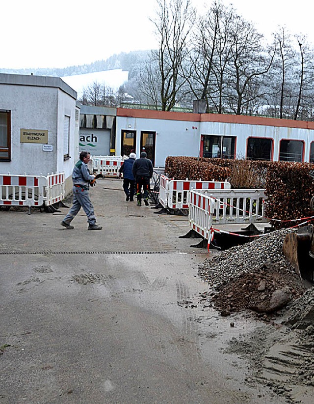 Bei den Stadtwerken werden Trafostation und Leitungen nach drauen verlegt.   | Foto: Bernd Fackler