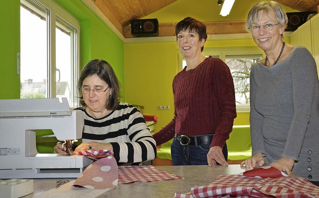 Da rattern die Nhmaschinen: Zum Tasch...ative Spielhaus Nollingen eingeladen.   | Foto: Danielle Hirschberger