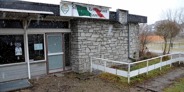 Schon seit einem Jahr geschlossen ist das frhere Restaurant am Jahnstadion.  | Foto: Peter Gerigk