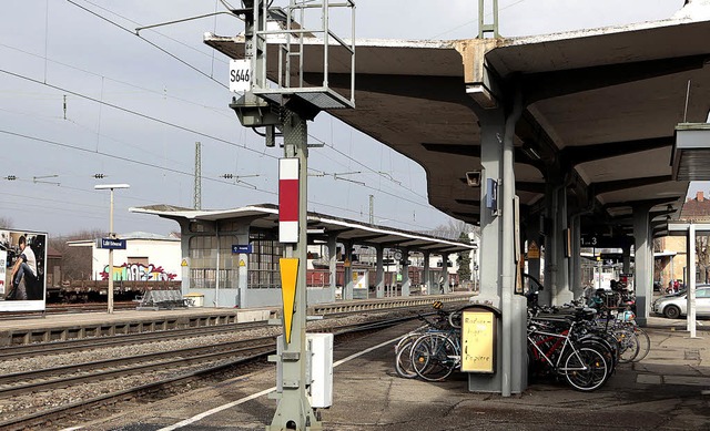 Der Lahrer Bahnhof  ist keine Visitenk...desgartenschau soll sich das ndern.    | Foto: CHR. BREITHAUPT