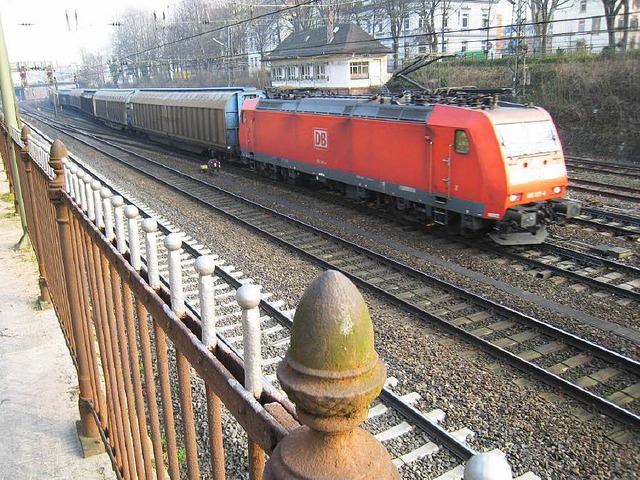 Bahnlrm ist Alltag in Offenburg &#821...unnel wohl nicht vor  2035 fertig ist.  | Foto: helmut seller