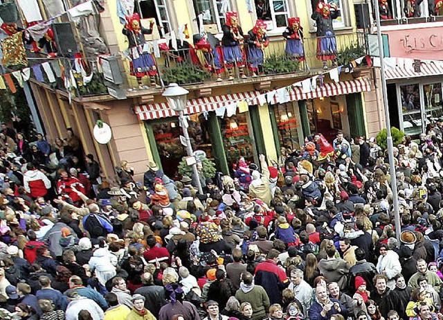 Zuletzt 2007 durften Hexen den Balkon ...n Feuersprngen am Fasnachtsdienstag.   | Foto: Archiv: peh