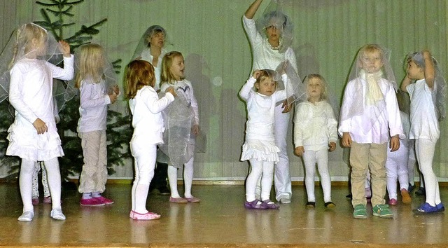 Winterkonzert in Hsingen: Die Schneef...r die Waldbhne in der Gemeindehalle.   | Foto: Vera Winter