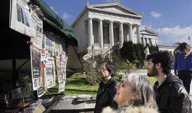 Wohin geht es mit der neuen Regierung?...Athen die Schlagzeilen der Zeitungen.   | Foto: dpa