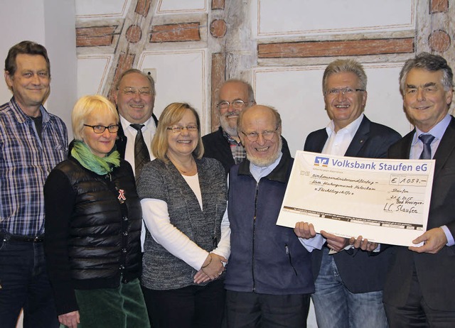 Der Lions Club Bad Krozingen-Staufen u...it dem Erls aus einem Gospelkonzert.   | Foto: sabine model