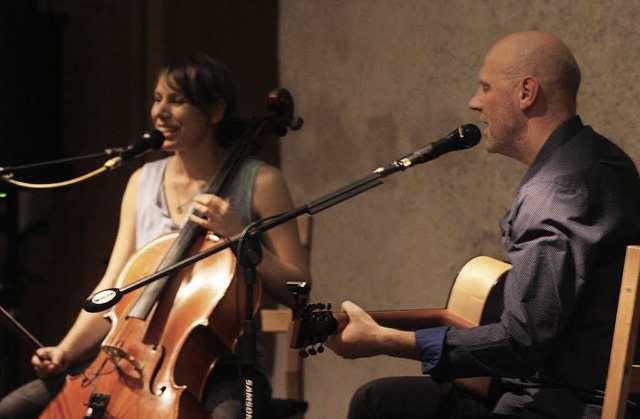 Das Duo &#8222;JereMar&#8220; gastierte in der Talvogtei in Kirchzarten.   | Foto: Adam