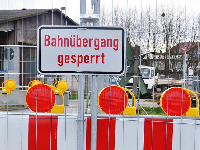 Deutlich uert  die  Deutsche Bahn am...g Glnzerweg in Ihringen ihren Willen.  | Foto: Kai Kricheldorff
