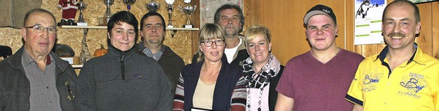 Claudia Kern (mit Brille) schied aus d...ula Gempp, Bernd Rebbe und Peter Gempp  | Foto: cremer