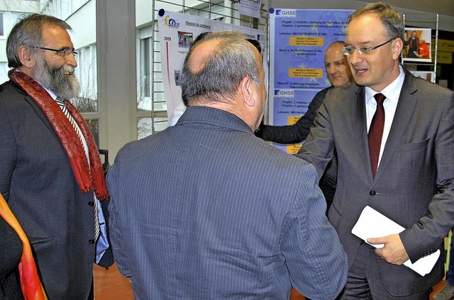 Kultusminister Andreas Stoch beglckw...e Toranelli vom  Luce in Pulversheim.  | Foto: GHSE