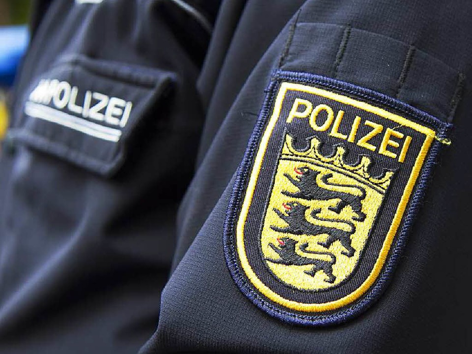 Ein Freiburger Polizist darf seine Dienstuniform vorerst nicht mehr tragen.  | Foto: Daniel Fleig