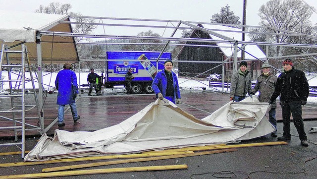 Die Vorbereitungen laufen auf Hochtour... leibliche Wohl der Gste zu sorgen.    | Foto: Reichart