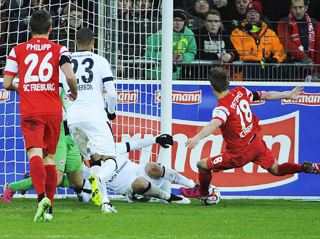Der SC Freiburg gewinnt in einer spannenden Partie gegen Eintracht Frankfurt mit 4:1.