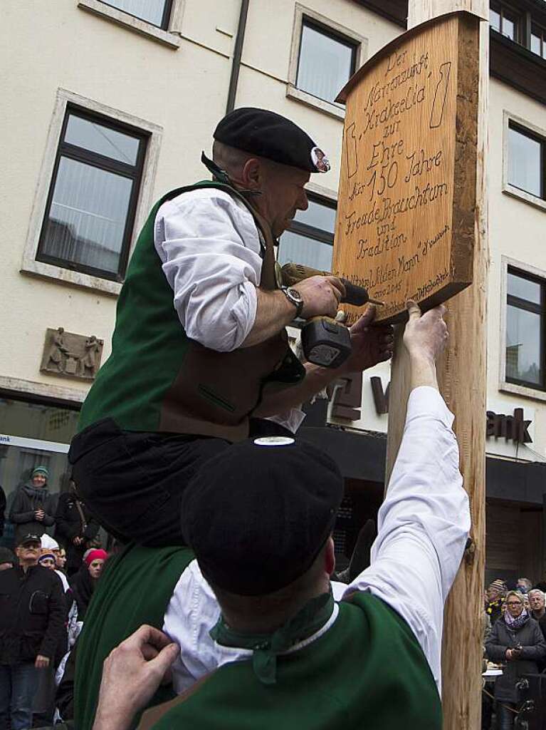 Erinnerungsfoto ans Narrenbaumstellen mit den Wilden Mnnern