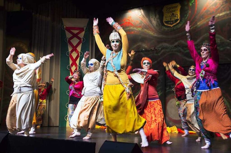 Abwechslungsreich, humorvoll und mit Liebe zum Detail: das Programm des Zigeunerballs 2015. (Foto: Volker Münch) Abwechslungsreich, humorvoll und mit Liebe zum Detail: das Programm des Zigeunerballs 2015. (Foto: Volker Münch)