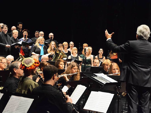 Das Vokalensemble der Musikschule unte...andiose Jahreskonzert der Stadtmusik.   | Foto: Barbara Ruda