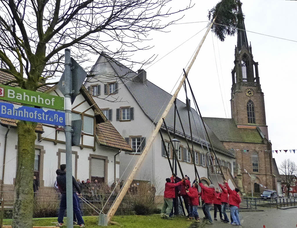 Das Symbol Der Fasnet Ist Errichtet Teningen Badische Zeitung 