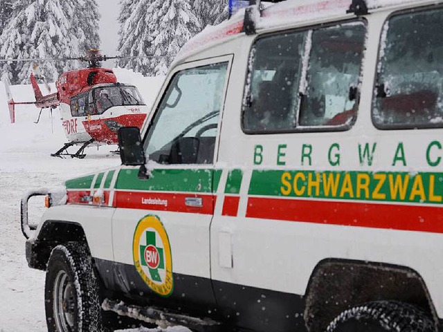 Neuschnee macht den Schwarzwald fr Wi...hrlich. Die Bergwacht hat viel zu tun.  | Foto: dpa