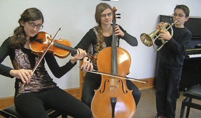 Auergewhnliche Besetzung: Die Geschw...Trio mit Geige, Cello und Flgelhorn.   | Foto: R. Frey