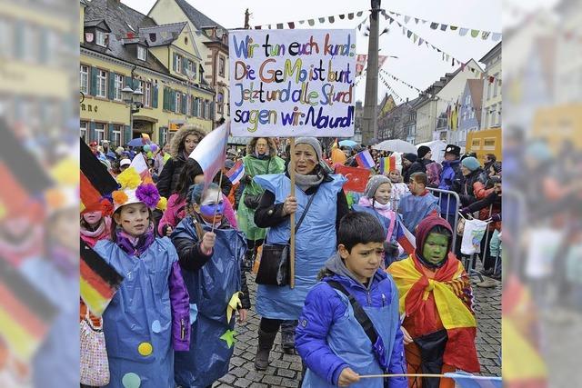 Narren trotzen dem Schneeregen