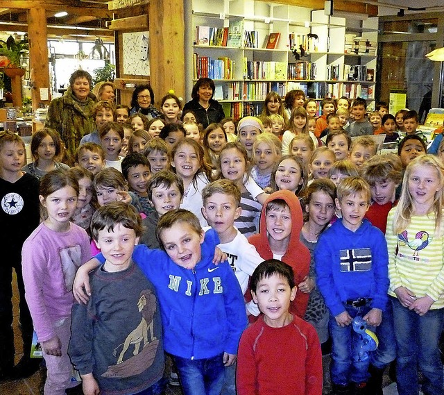 Frhliches Gewimmel herrschte beim Bes...e im Buchladen in der Rainhofscheune.   | Foto: Hartwig Kluge