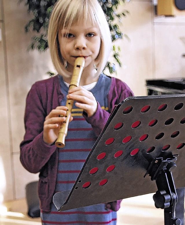 Marlene Lorenz aus Waldshut-Tiengen mit ihrer Blockflte.   | Foto: Dinort