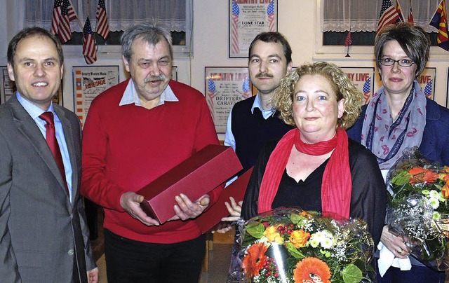 Der Geschftsfhrer Siegfried Pflger ...ge Betriebszugehrigkeit (von links).   | Foto: Michael Gottstein