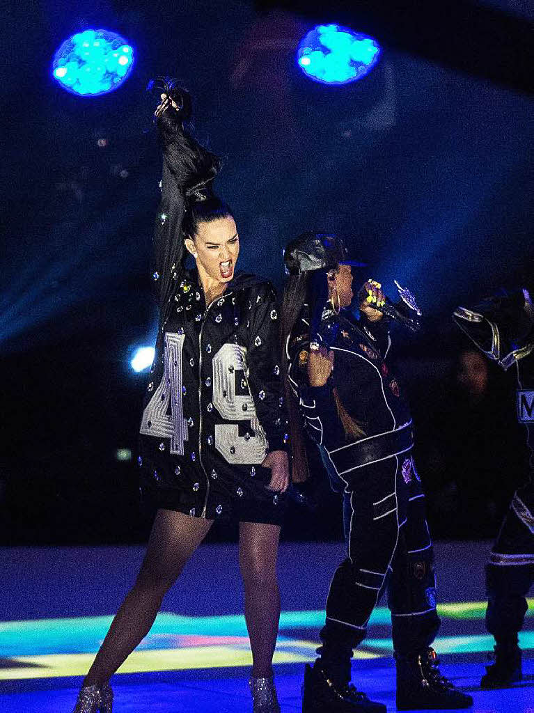 Katy Perry rockt zusammen mit der HipHop Sngerin Missy Elliott.