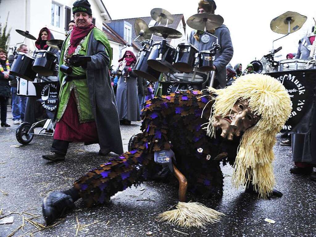 Fasnetumzug St. Georgen Guggenmusik Schapfe Clique und Freimter Wurzelgeist