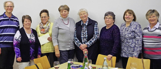 Die Frauen des Riegeler Frauentreffs u...r ihr langjhriges Engagement geehrt.  | Foto: Achim Lott