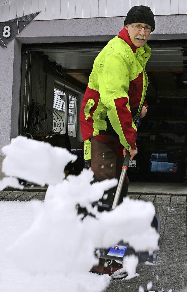 In Oberweier wurde mittags eifrig Schn... streute und den Schneematsch rumte.   | Foto: Bastian Henning