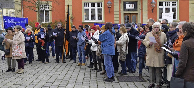 Unter dem Motto &#8222;Wir sind Mensch...Etwa 150 Menschen folgten dem Aufruf.   | Foto: beatrice ehrlich