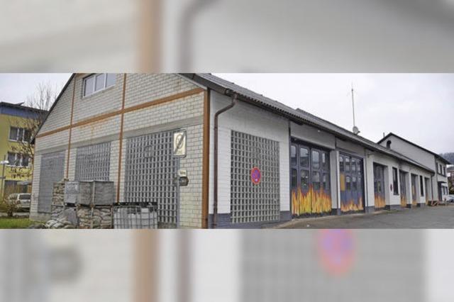 Garagentrakt der Feuerwache wird eineinhalb Jahre nach Brand abgerissen