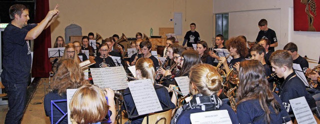 ber 140 Jungmusiker demonstrierten be...rksjugendtag in Oberbergen ihr Knnen.  | Foto: Herbert Trogus