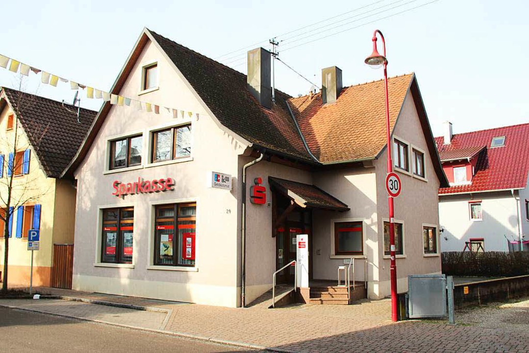 Schauplatz des Raubberfalls vom frhe...n: Die Sparkassenfiliale in Gottenheim  | Foto: Horst David