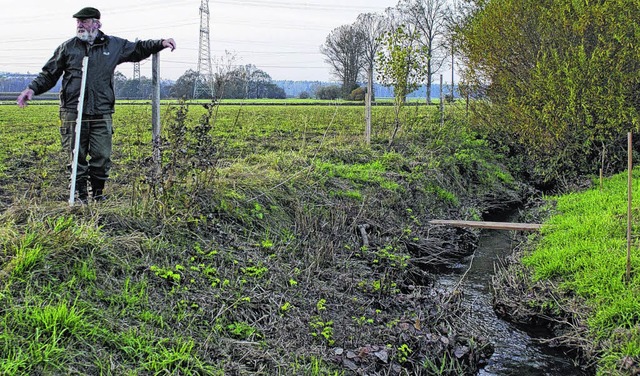 Der Biotopbeauftragte Peter Marx hat e... der Marbengraben renaturiert werden.   | Foto: Jakober