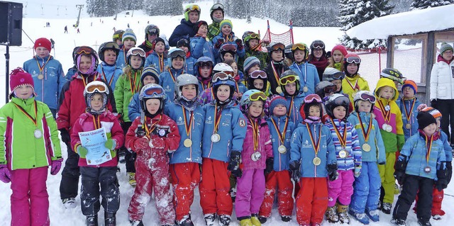 Kleine Skifahrer ganz gro: Die Medaillengewinner des Kinderskitages in Bernau  | Foto: Ulrike Spiegelhalter