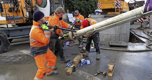 Im Hintergrund ist der neue Pumpenschacht zu sehen.  | Foto: CHristoph Breithaupt