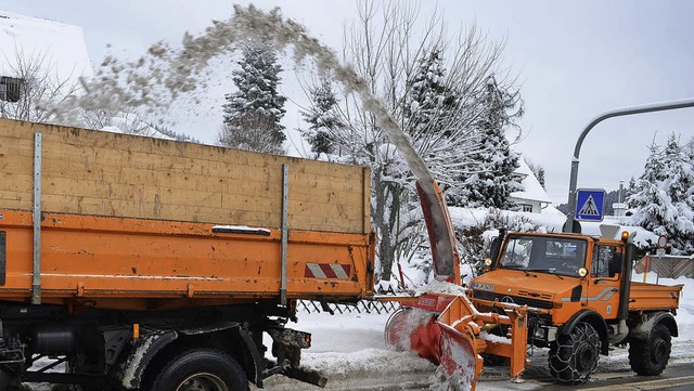 Der stdtische Bauhof frst den Schnee...t Statistik der schneereichste Monat.   | Foto: Kamera 24