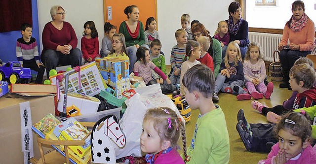 Die Kinder hrten Ursula Honeck (rechts) zu.   | Foto: Ulrike Jger