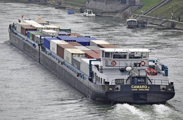 Ein Frachtschiff auf dem Rhein   | Foto: Daniel Gramespacher