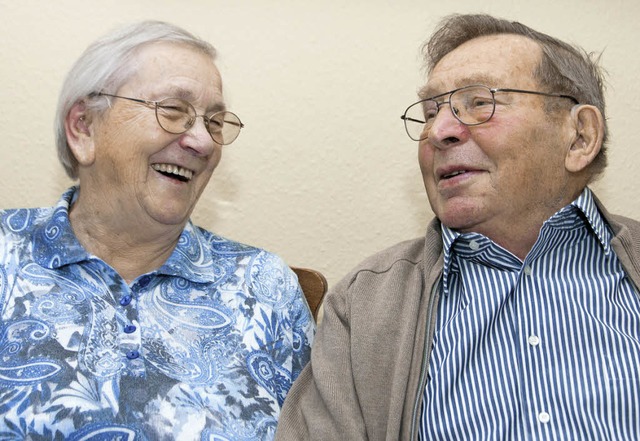 Auch nach 65 Jahren Ehe lachen sie noc...abeth und Franz Enderle aus Ettenheim   | Foto: Olaf Michel