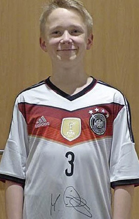 Philipp mit  dem Deutschland-Trikot   | Foto: privat