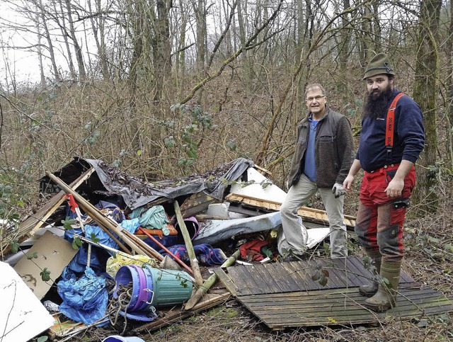 Biotoppflege in Wallbach: Christoph Schmidt und Urs Strittmatter (vorne)  | Foto: Privat