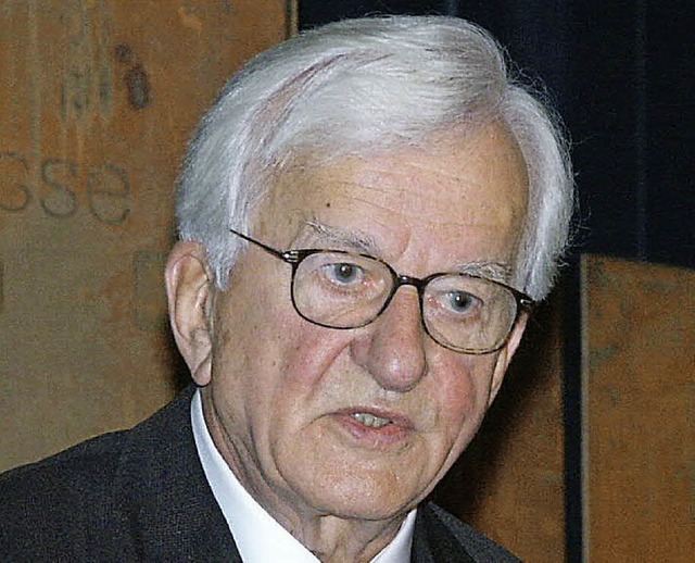 Richard von Weizscker bei seiner Rede in Breisach im Jahr  2003  | Foto: Archiv: Zink