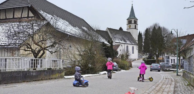 Die winterlich  Kirchgasse im Rheinfel...nnenblumen vor den Husern aufblhen.   | Foto: Ingrid Bhm-Jacob