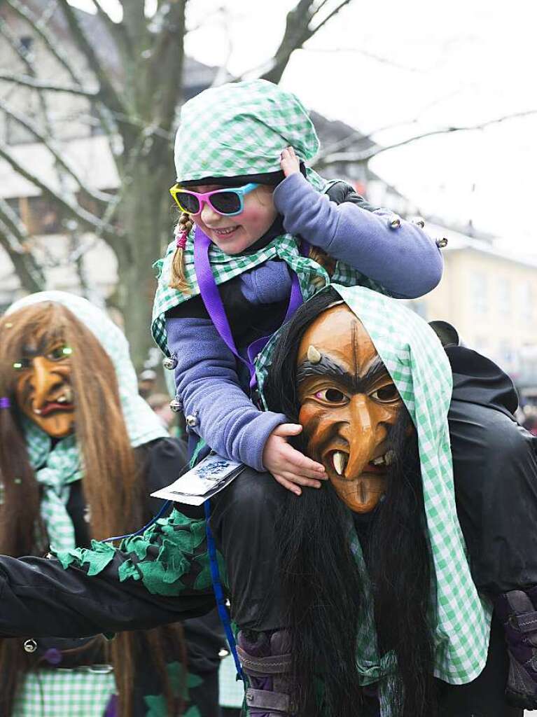 Ausgelassenes Treiben beim traditionellen Narrenumzug in Mllheim.